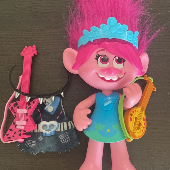Trolls World Tour Singing Princess Poppy with two looks + Trolls book - Picture 3 of 3